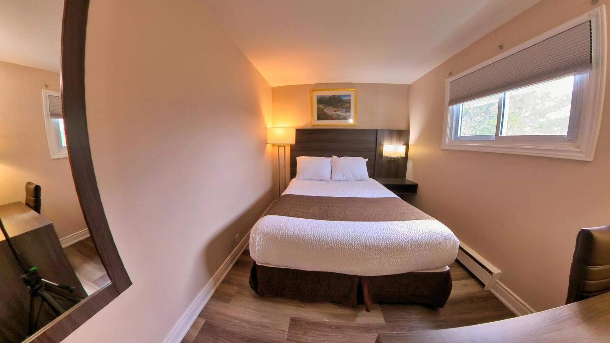 Maple Leaf Inn & Suites Кінкардайн Екстер'єр фото