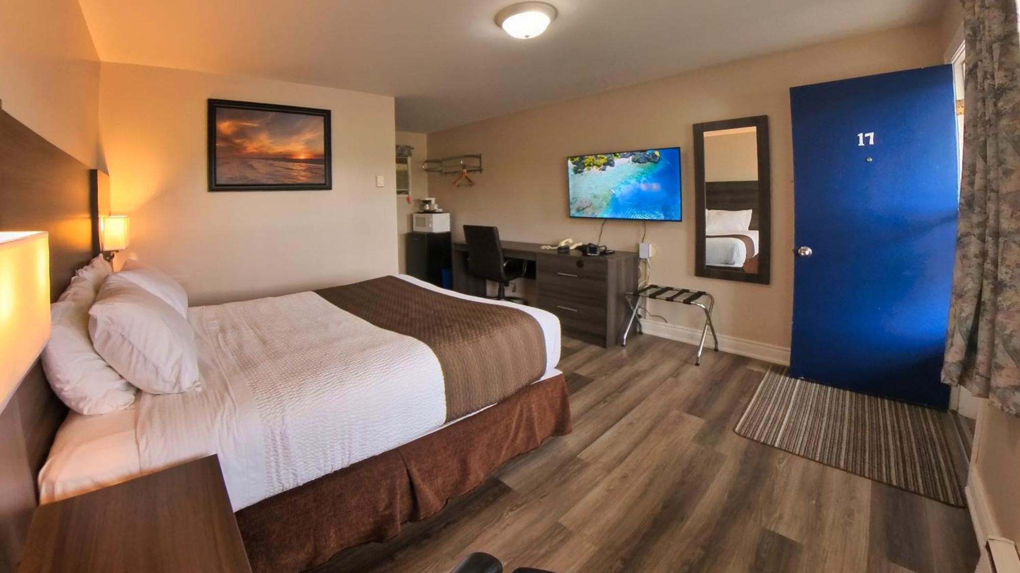 Maple Leaf Inn & Suites Кінкардайн Екстер'єр фото