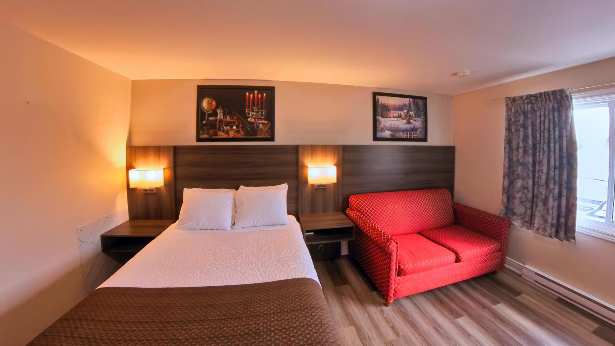 Maple Leaf Inn & Suites Кінкардайн Екстер'єр фото